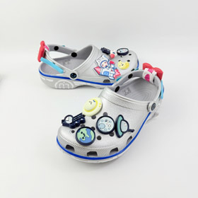 Crocs new astronaut-themed collaboration non-slip clogs-5971